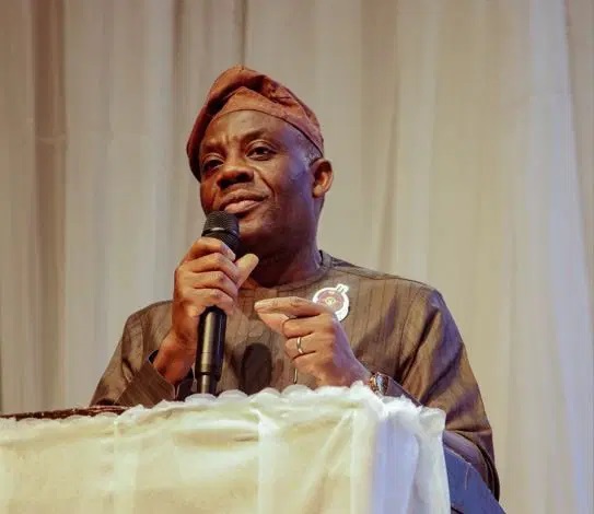 Breaking: Education minister reverses 18-year age limit for admission