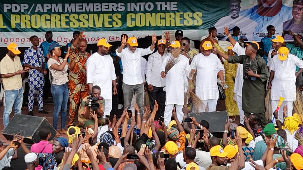 Former Ogun PDP Chairman, Ogundele PhD, Hon. Akinlade, others dump party for APC